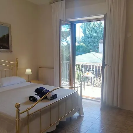 Franca Con Piscina Per 6 Persone