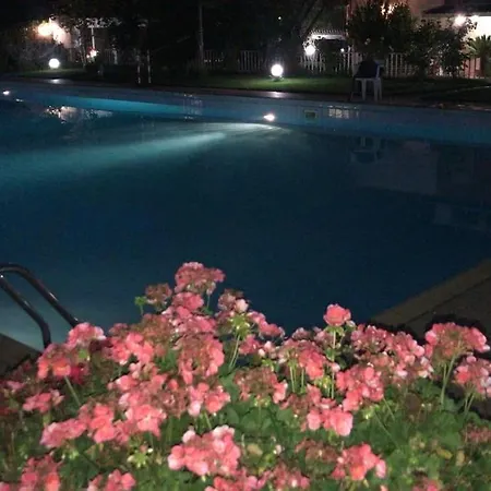Franca Con Piscina Per 6 Persone *